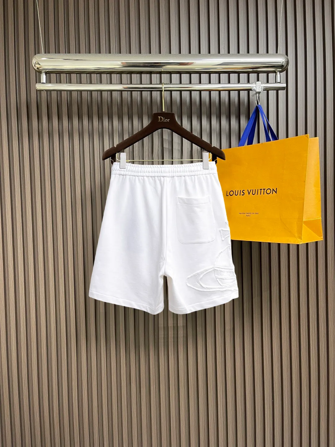 The Queen Mother's three-standard complete 2025 summer New Arrival men's casual shorts, advanced custom-made Breathable fabric, Breathable fabric, extremely stretchy and comfortable, impeccable details, top-grade accessories, original logo design concept, delicate and soft feel! The upper body fit is awesome! Size: M-XXXL Please state your height and weight when ordering